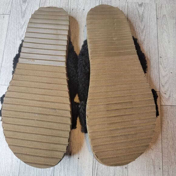 Treasure & Bond black teddy slip ons size 8 - Picture 3 of 4